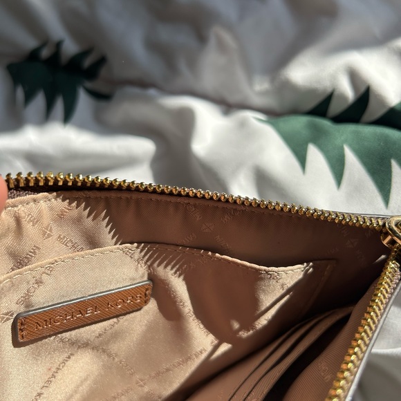 Michael Kors large clutch daisy print - Picture 5 of 5